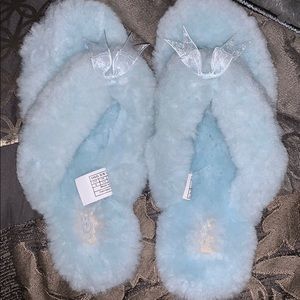 Ugg flip flop house shoes.  Size women’s 9.